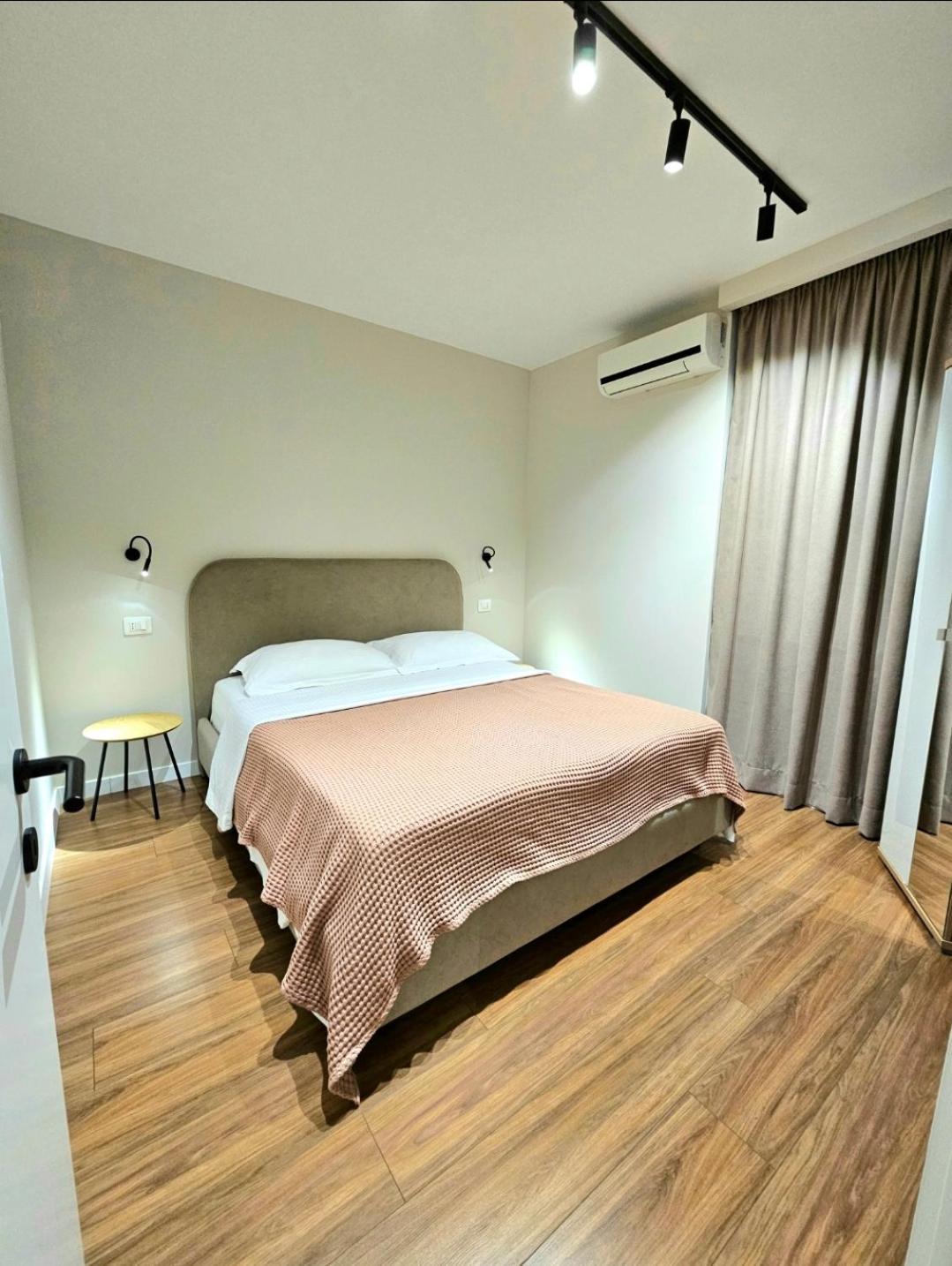 Tirana Center Piazza-In Apartment ภายนอก รูปภาพ